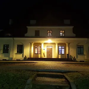 Quadrans And Caffee Na Dworcu Kolejowym Modlin 7 Min Jazdy Lotniskowym Autobusem Wahadlowym Hostal