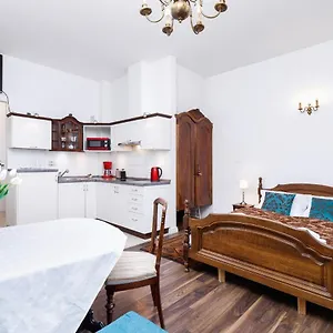 Cracow Lenartowicza By Renters Kraków